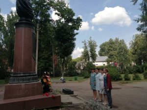 Возложение цветов к памятнику А.М. василевского в День памяти и скорби