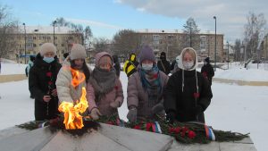 День героев Отечества. Возложение цветов  к памятнику героям