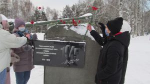 День героев Отечества. Возложение цветов  к памятнику героям